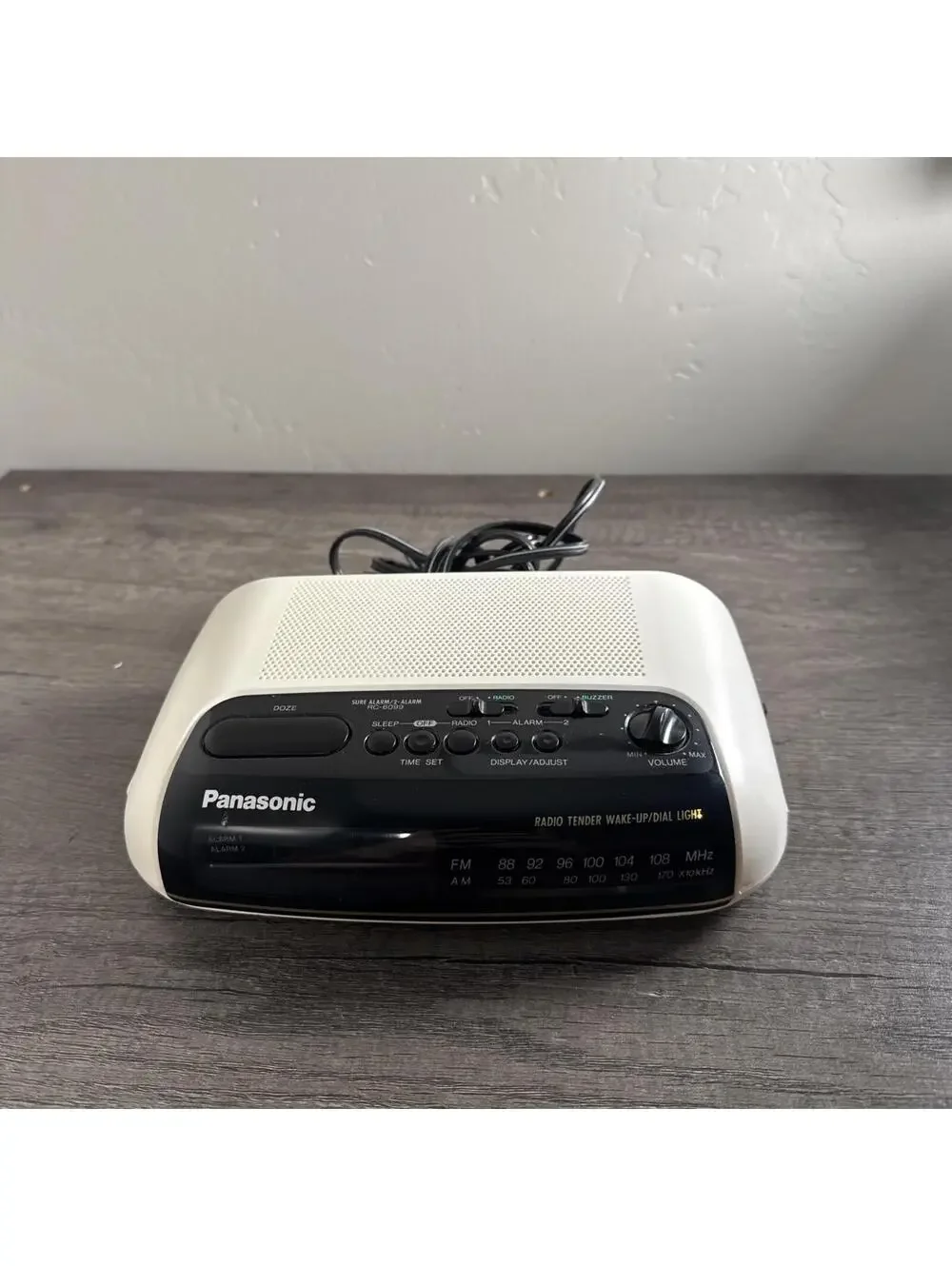Panasonic RC-6099 Vintage AM FM Radio Dual Alarm Digital Clock Space Age White